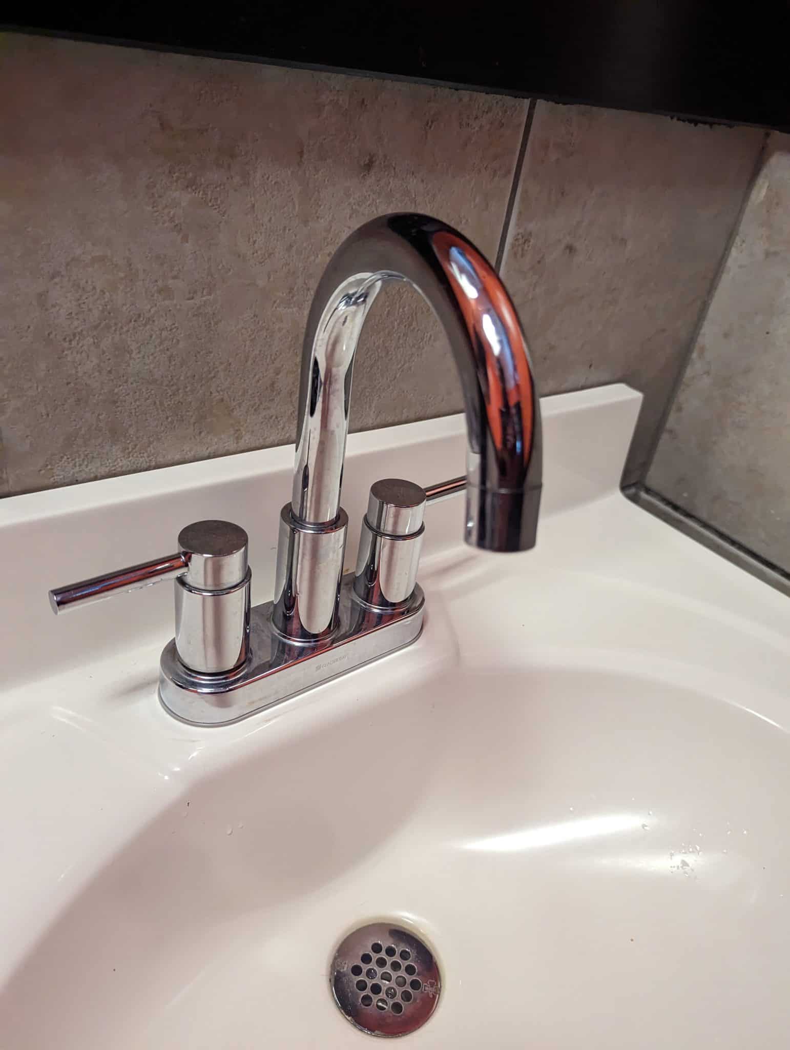 11 Types of Bathroom Sink Drains Both With and Without Overflow
